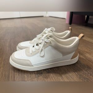 Women’s Casual Sneakers